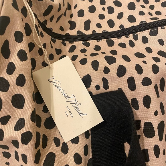NWT Universal Thread Animal Print Duffel Bag - Picture 4 of 12